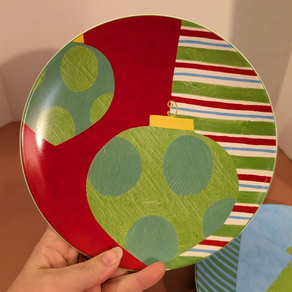 Oneida Set of 3 (THREE) Christmas Close Up Stoneware Salad/Dessert Plates - 8.25